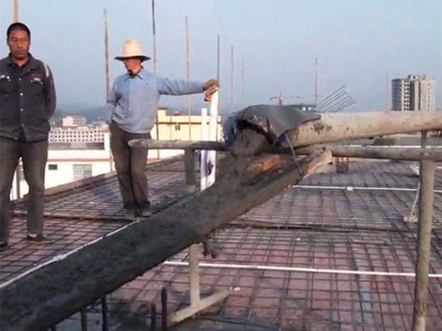 山東力源機械，車載式攪拌拖泵一體機現(xiàn)場施工視頻